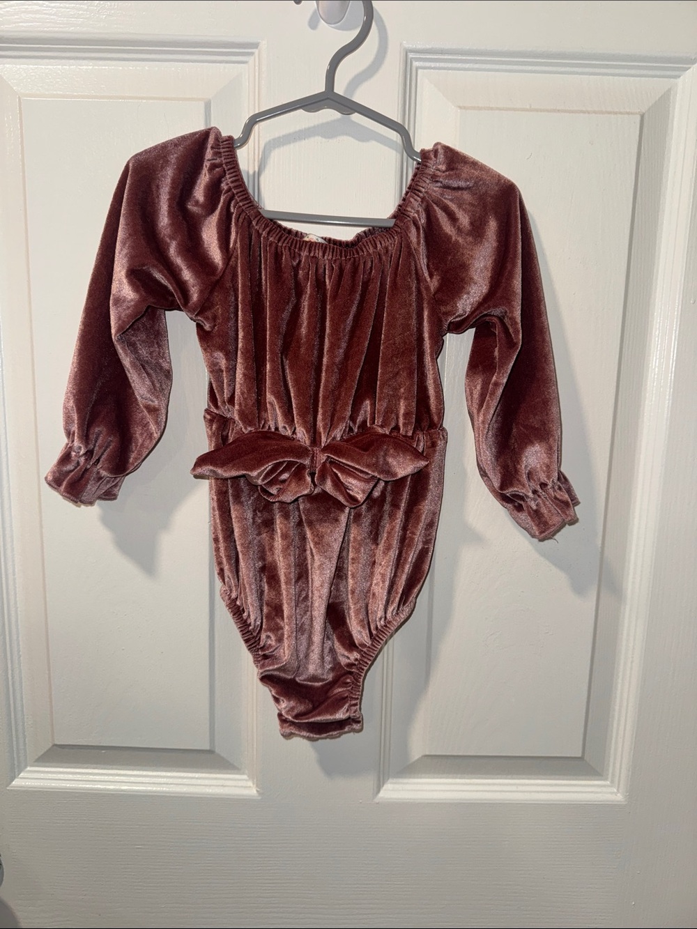 Velvet Long-Sleeve Bow  Bubble Bodysuit / Dusty Rose / Size 3